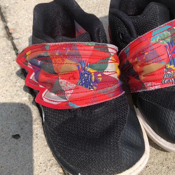 Nike Kyrie Irving Velcro toddler shoes - Picture 3 of 7